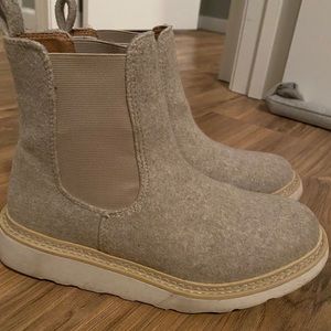 Women’s wool booties
